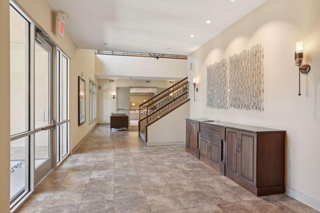 555 Oak Ridge Place 150, Hopkins, MN 55305