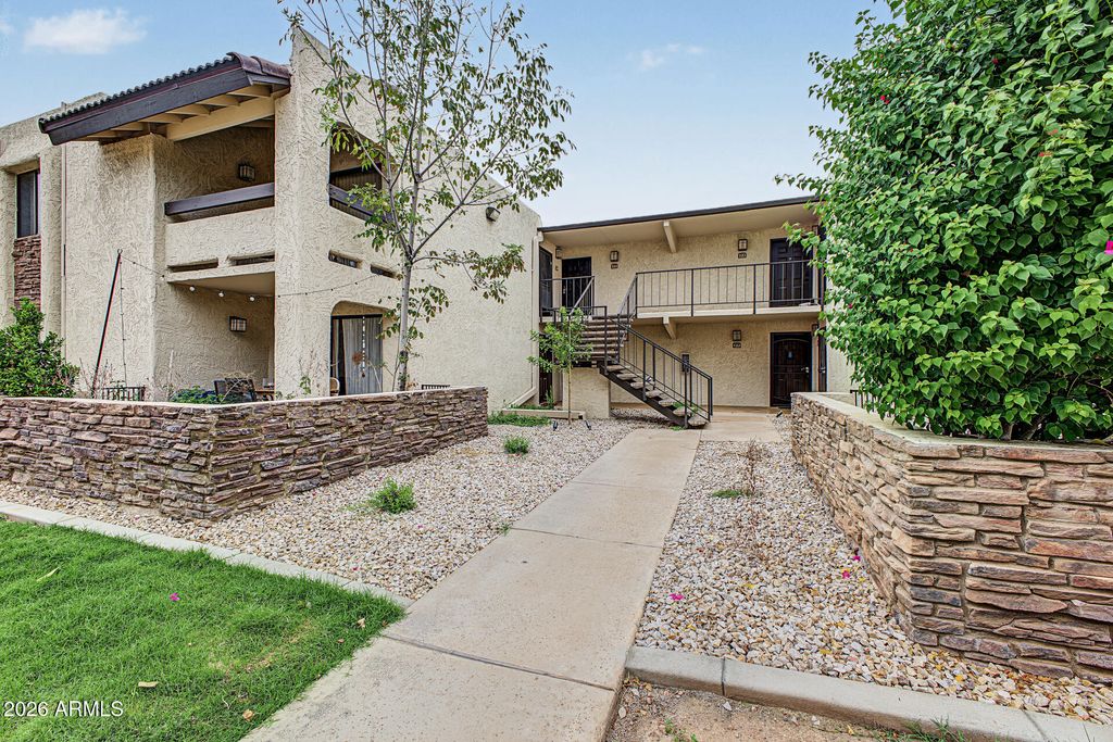 3825 E CAMELBACK Road 122, Phoenix, AZ 85018 — exterior