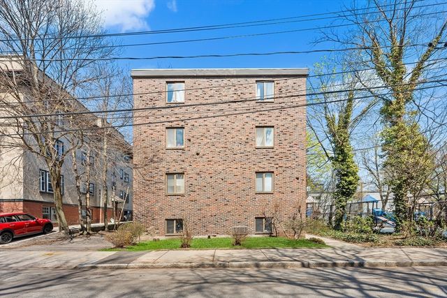 5 Centre St 11, Cambridge, MA 02139