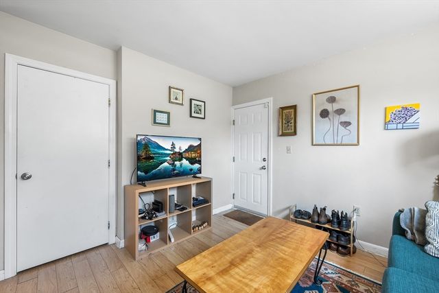 5 Centre St 11, Cambridge, MA 02139