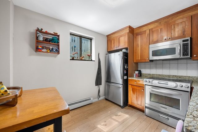 5 Centre St 11, Cambridge, MA 02139