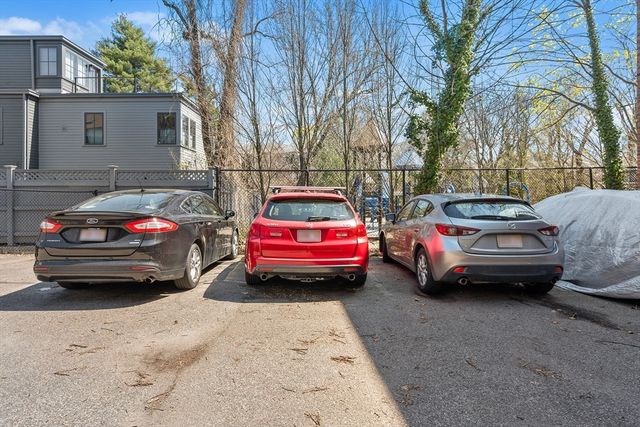 5 Centre St 11, Cambridge, MA 02139