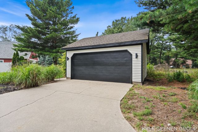 1729 Waukazoo Drive, Holland, MI 49424