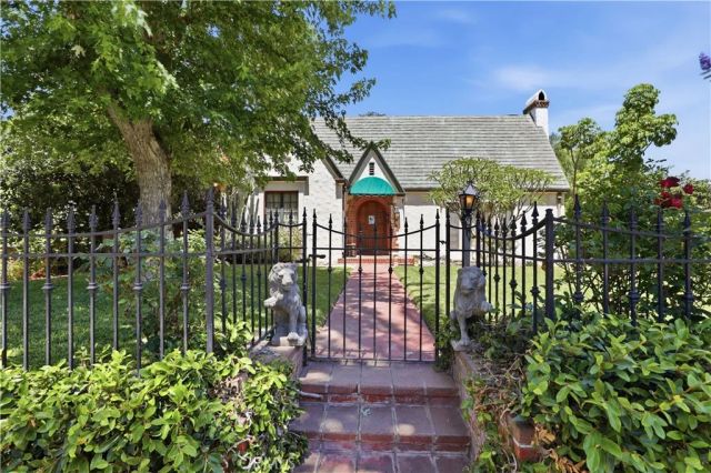 4579 University, Riverside, CA 92501