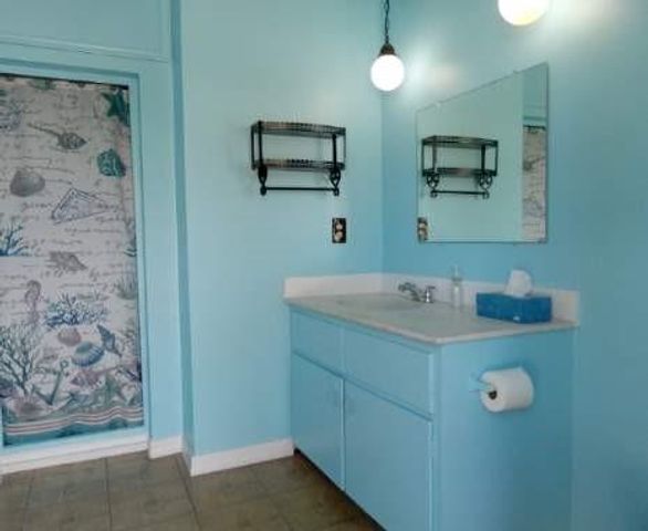 136 Greenbrier Dr, Palm Springs, FL 33461