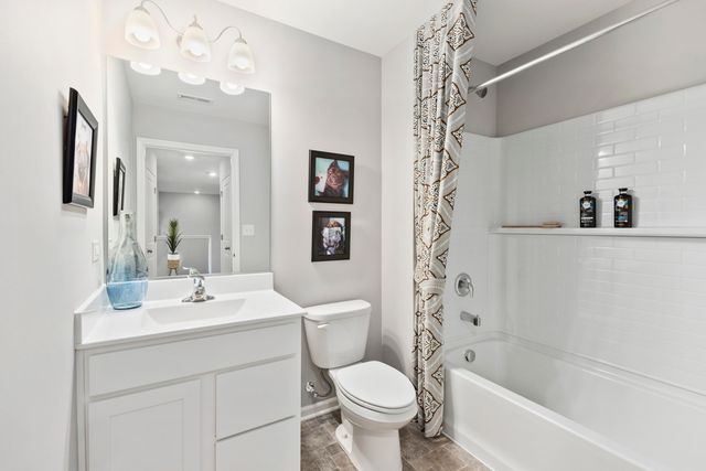 212 Cressmoor Boulevard, Hobart, IN 46342