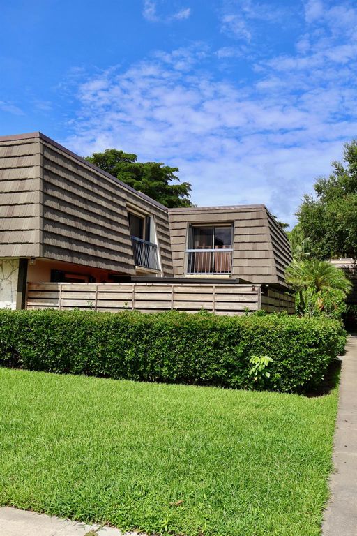 526 5th Terrace, Palm Beach Gardens, FL 33418