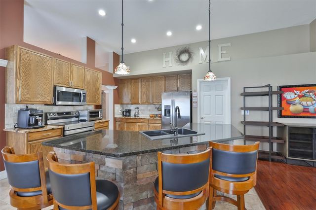 7318 GUILFORD PINE LANE, Apollo Beach, FL 33572