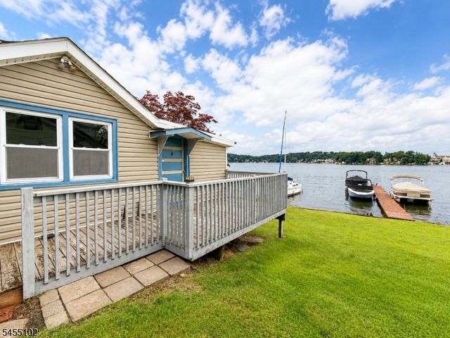 7 Cottage Ave, Roxbury Twp., NJ 07850