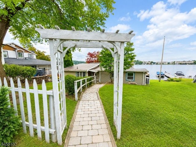 7 Cottage Ave, Roxbury Twp., NJ 07850