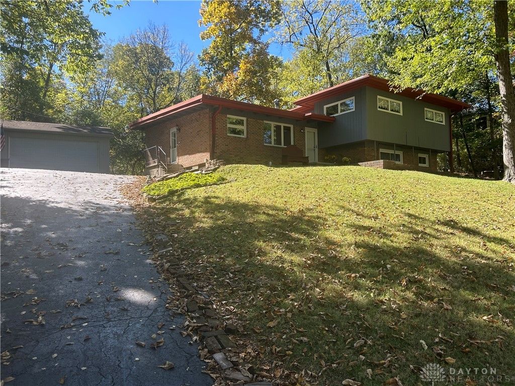 1535 Winding Trail, Springfield, OH 45503