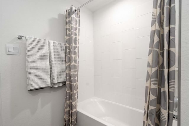 7609 Inwood Hills Lane, Houston, TX 77088