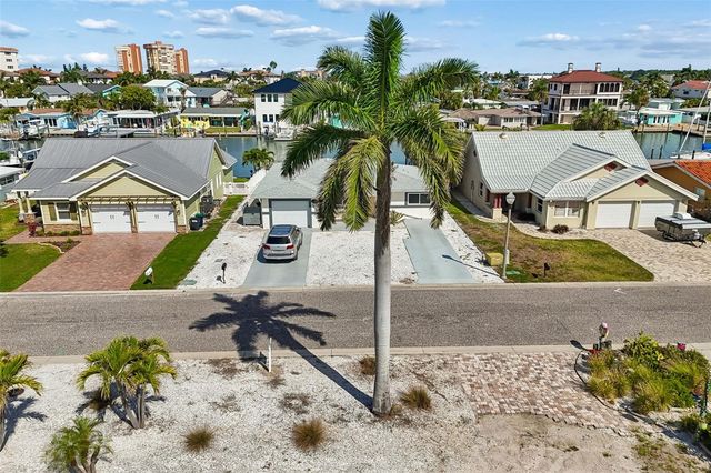 211 176TH TERRACE DRIVE E, Redington Shores, FL 33708