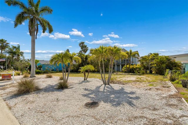 211 176TH TERRACE DRIVE E, Redington Shores, FL 33708
