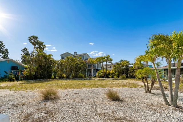 211 176TH TERRACE DRIVE E, Redington Shores, FL 33708