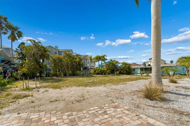 211 176TH TERRACE DRIVE E, Redington Shores, FL 33708