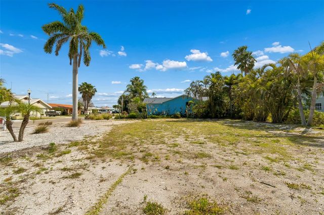 211 176TH TERRACE DRIVE E, Redington Shores, FL 33708