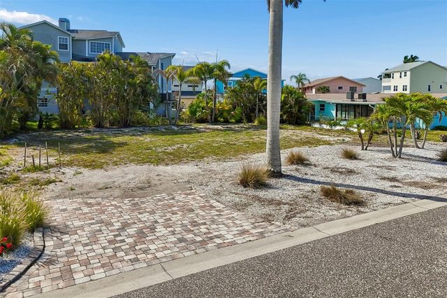 211 176TH TERRACE DRIVE E, Redington Shores, FL 33708
