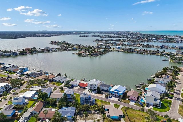 211 176TH TERRACE DRIVE E, Redington Shores, FL 33708