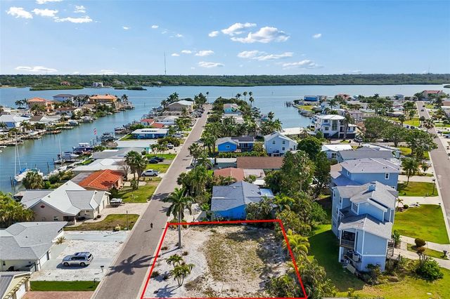 211 176TH TERRACE DRIVE E, Redington Shores, FL 33708