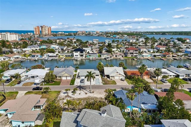 211 176TH TERRACE DRIVE E, Redington Shores, FL 33708