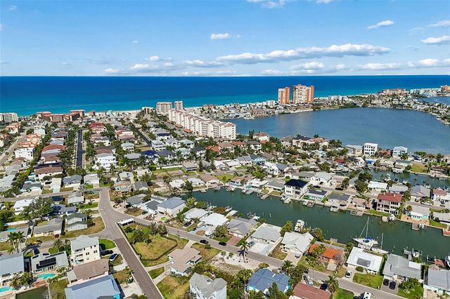 211 176TH TERRACE DRIVE E, Redington Shores, FL 33708