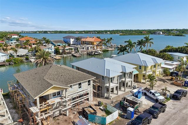 211 176TH TERRACE DRIVE E, Redington Shores, FL 33708