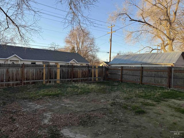 439 Van Buren St, Twin Falls, ID 83301