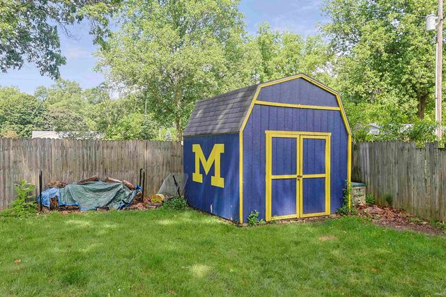 52297 Leland Avenue, South Bend, IN 46637