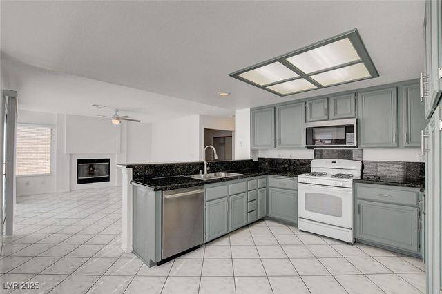 9805 Cross Creek Way, Las Vegas, NV 89117