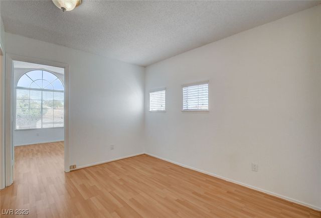 9805 Cross Creek Way, Las Vegas, NV 89117