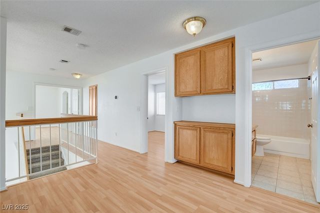 9805 Cross Creek Way, Las Vegas, NV 89117