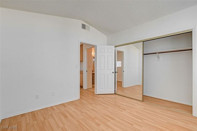 9805 Cross Creek Way, Las Vegas, NV 89117