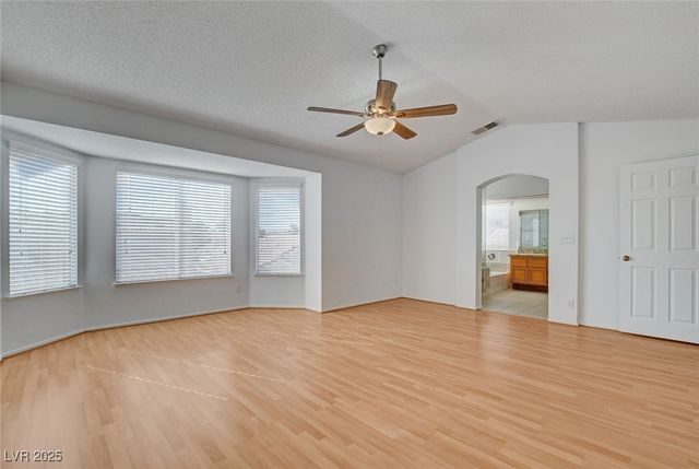 9805 Cross Creek Way, Las Vegas, NV 89117