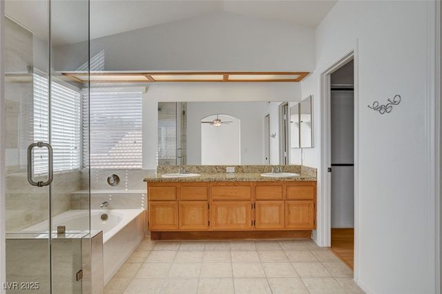 9805 Cross Creek Way, Las Vegas, NV 89117