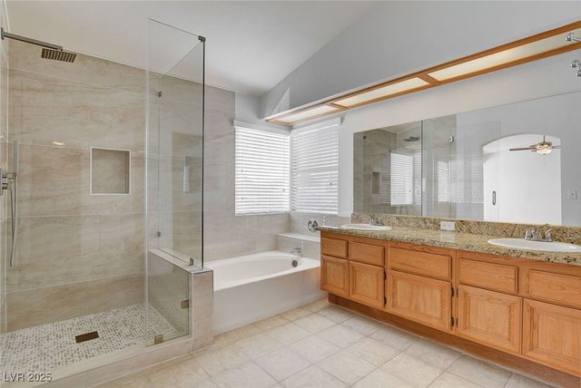 9805 Cross Creek Way, Las Vegas, NV 89117