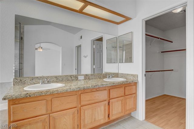 9805 Cross Creek Way, Las Vegas, NV 89117