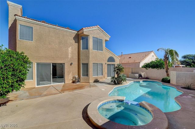 9805 Cross Creek Way, Las Vegas, NV 89117