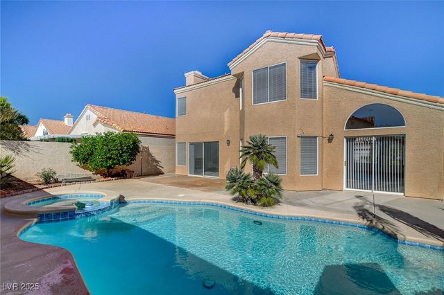 9805 Cross Creek Way, Las Vegas, NV 89117