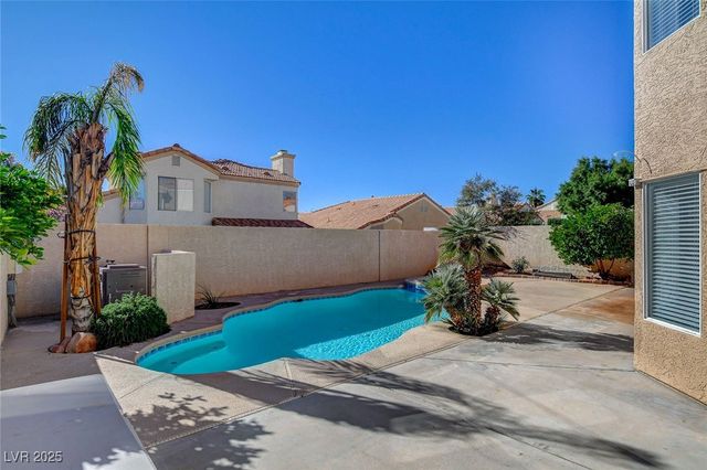 9805 Cross Creek Way, Las Vegas, NV 89117