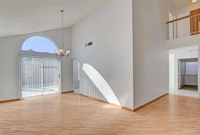 9805 Cross Creek Way, Las Vegas, NV 89117