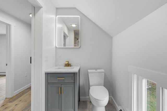 14 Bolton Rd, Dartmouth, MA 02748