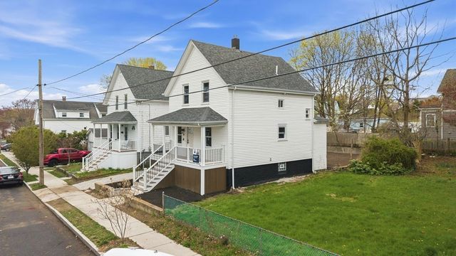 14 Bolton Rd, Dartmouth, MA 02748