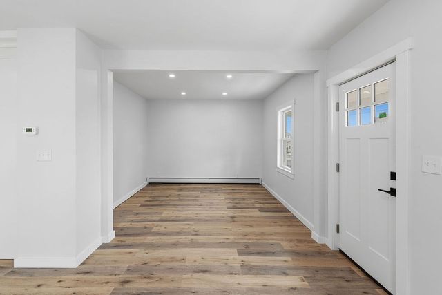 14 Bolton Rd, Dartmouth, MA 02748
