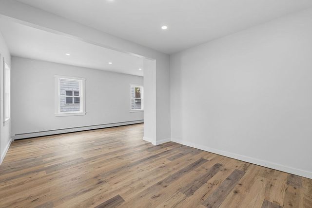 14 Bolton Rd, Dartmouth, MA 02748