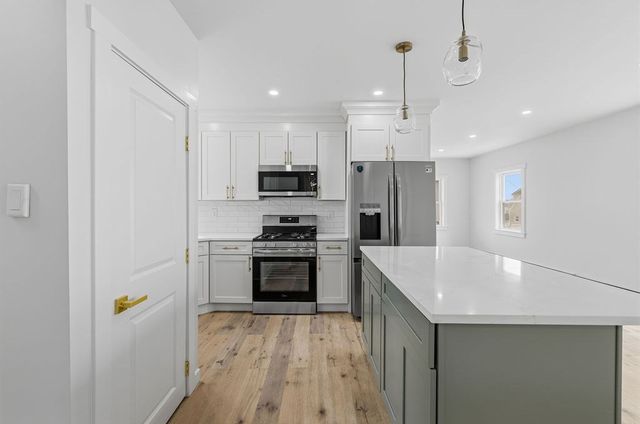 14 Bolton Rd, Dartmouth, MA 02748
