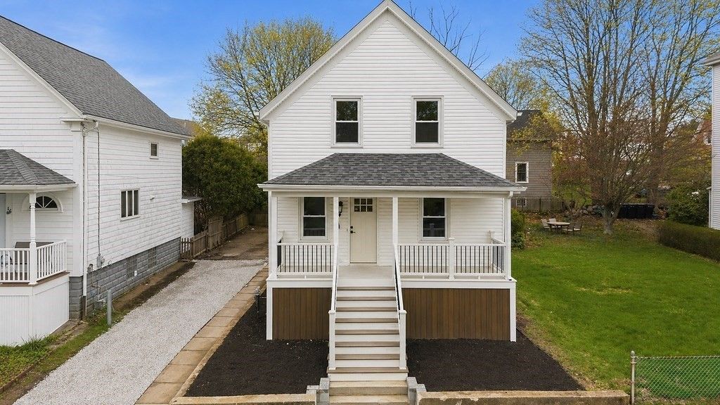 14 Bolton Rd, Dartmouth, MA 02748