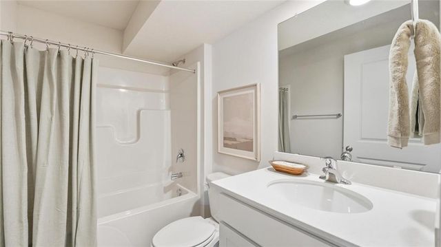 10302 Tuscany Parkway, Peculiar, MO 64078