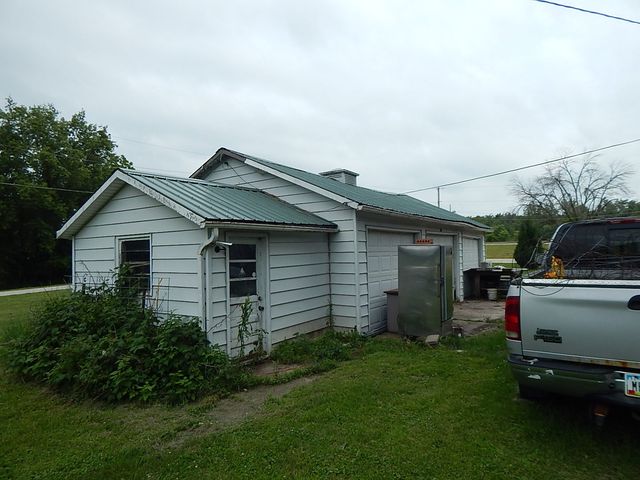 42 10th Street, Carbon Cliff, IL 61239