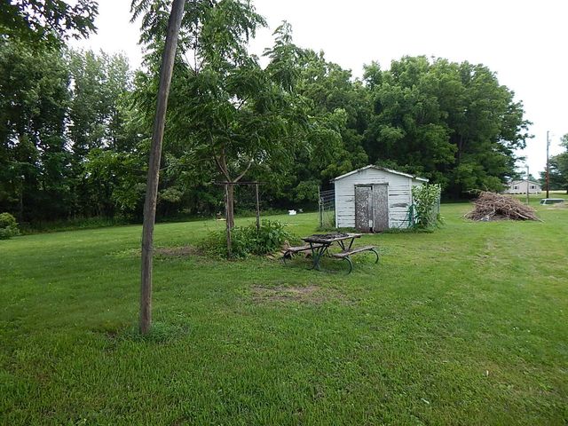 42 10th Street, Carbon Cliff, IL 61239